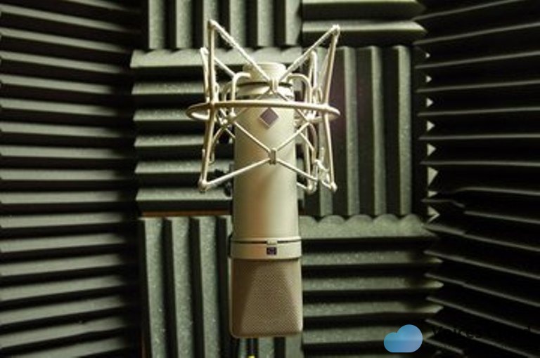 3804Greek Voice Over
