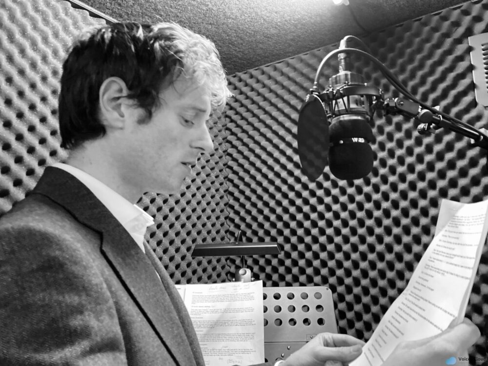 3992British Voice over