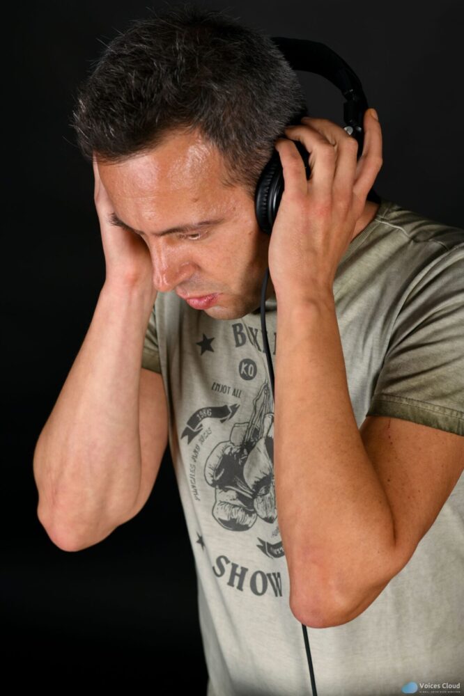 4547Italian Male Voice Over