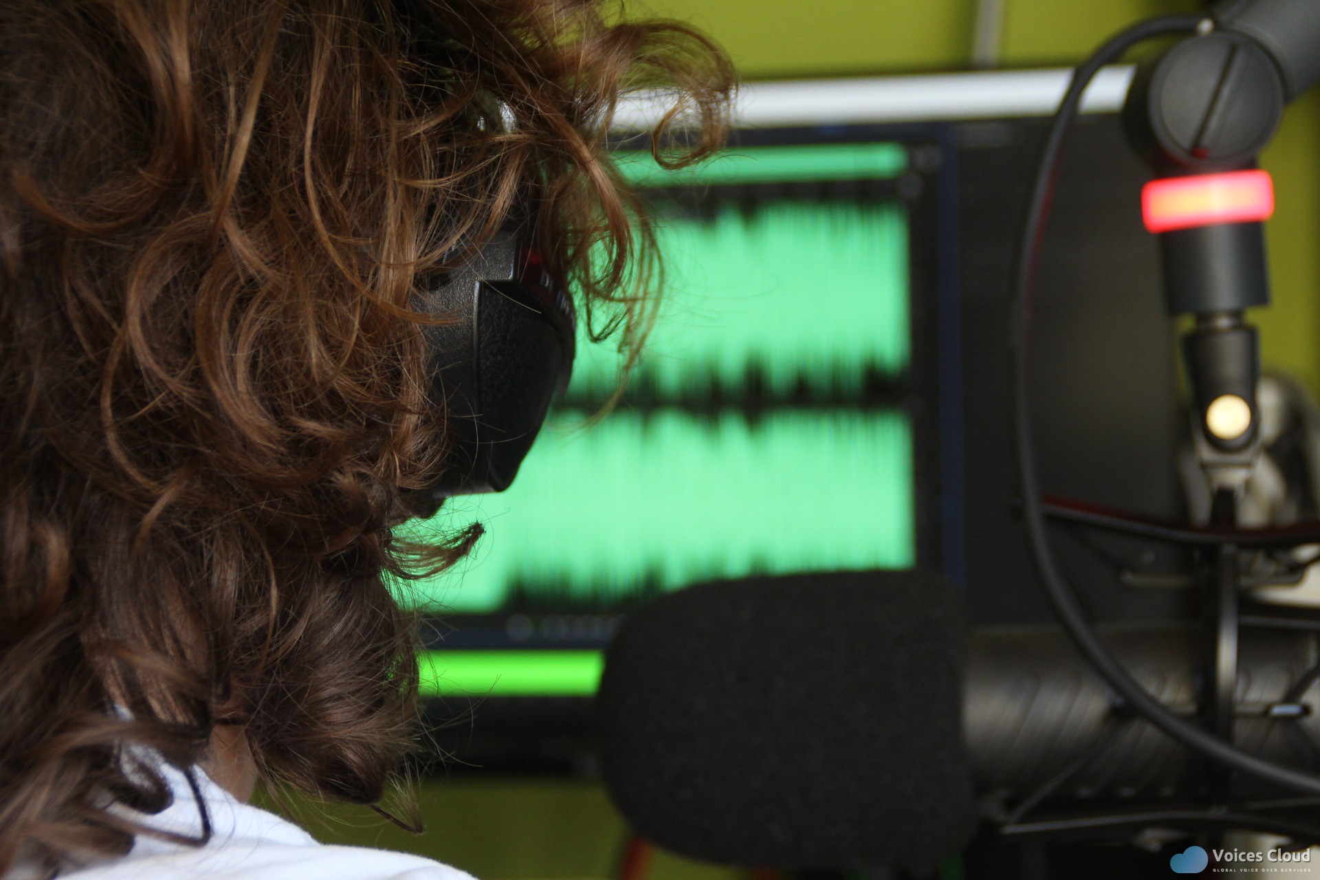 3809Produce radio audio adv with American voice