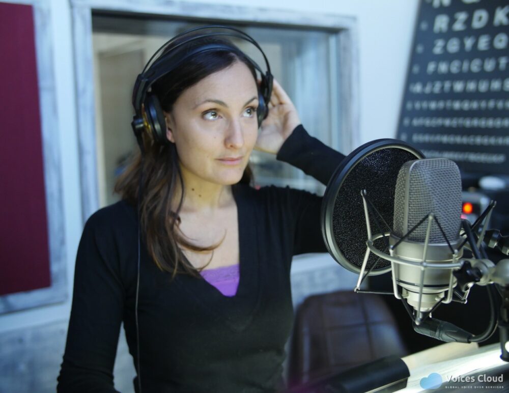 8107Female Italian voice over actress