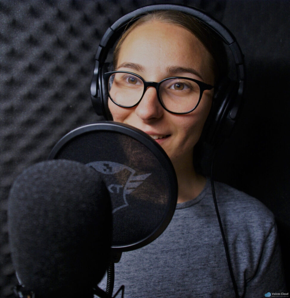 13331Romanian voice over