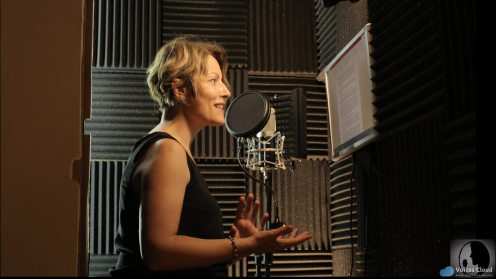 12538French female Voice Over