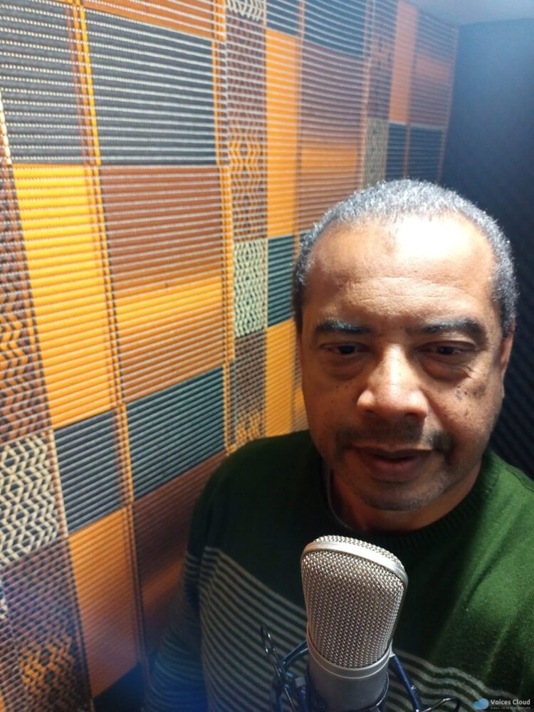 18306Brazilian Portuguese Voice Over Artist