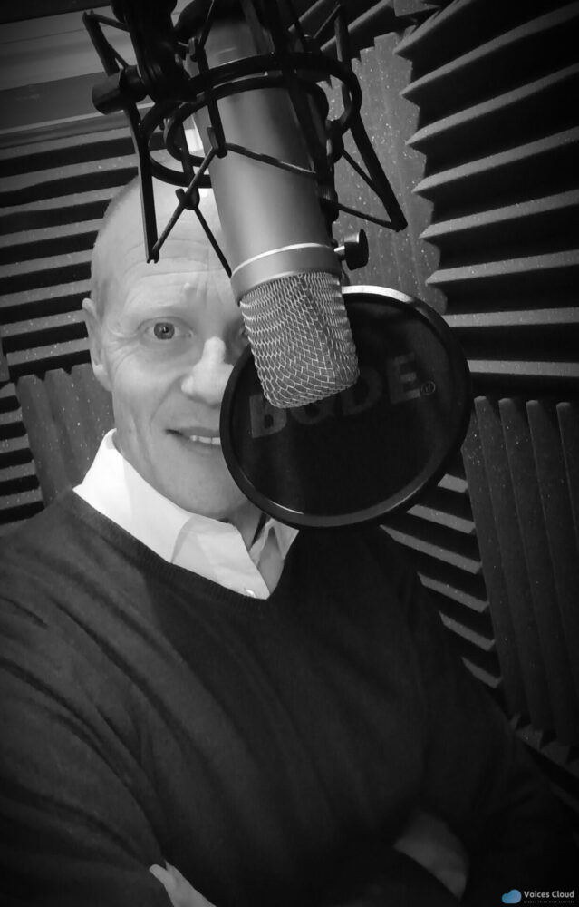 9904Professional British Male Voice Over