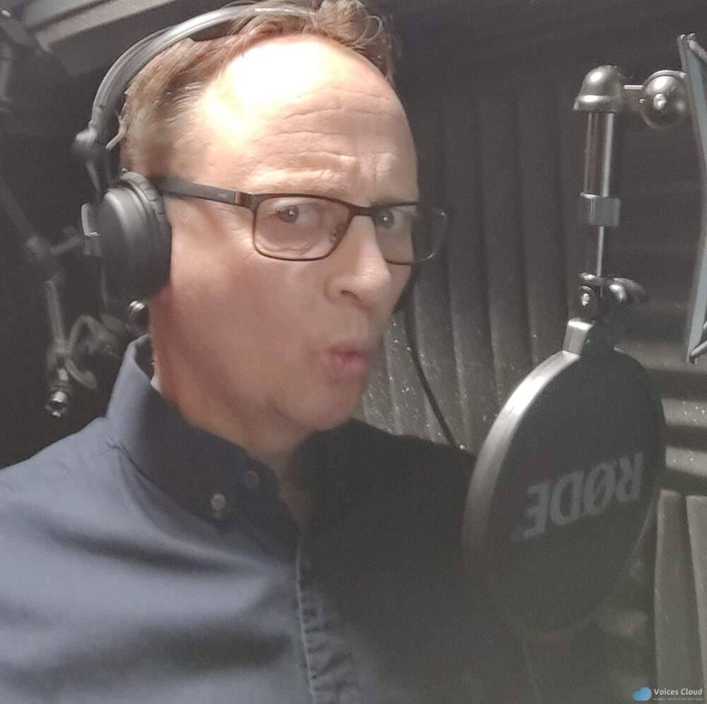 62863Versatile British Male Voice Over