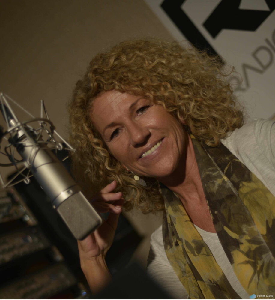 66576Professional Italian female Voice Over