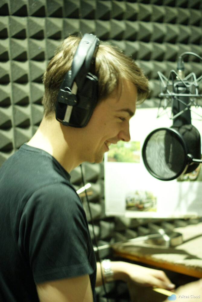 8169British Voiceover: up to 1 hour’s studio time