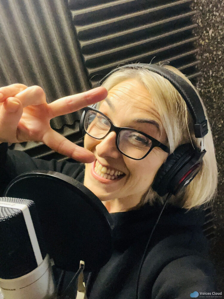 72113Professional Female Voice Over Artist | Commercials, Audiobooks & 
Engaging