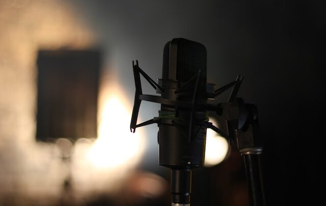 Are You Familiar With The Different Types Of Microphones That Are Available And Which Ones You Prefer To Use?