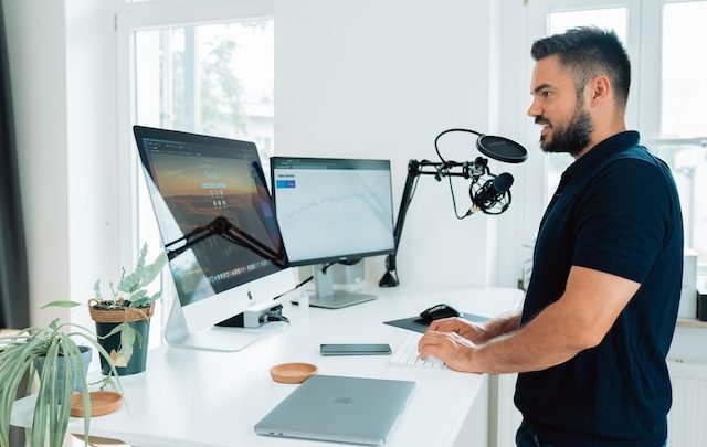 How Much Should You Pay for a Voice Over