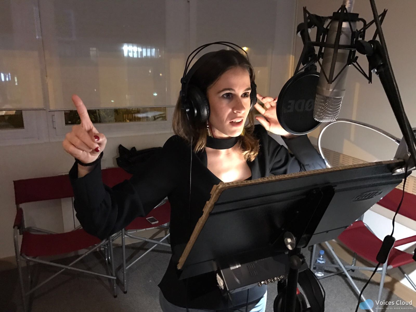 370049LATAM Neutral Voice Over
